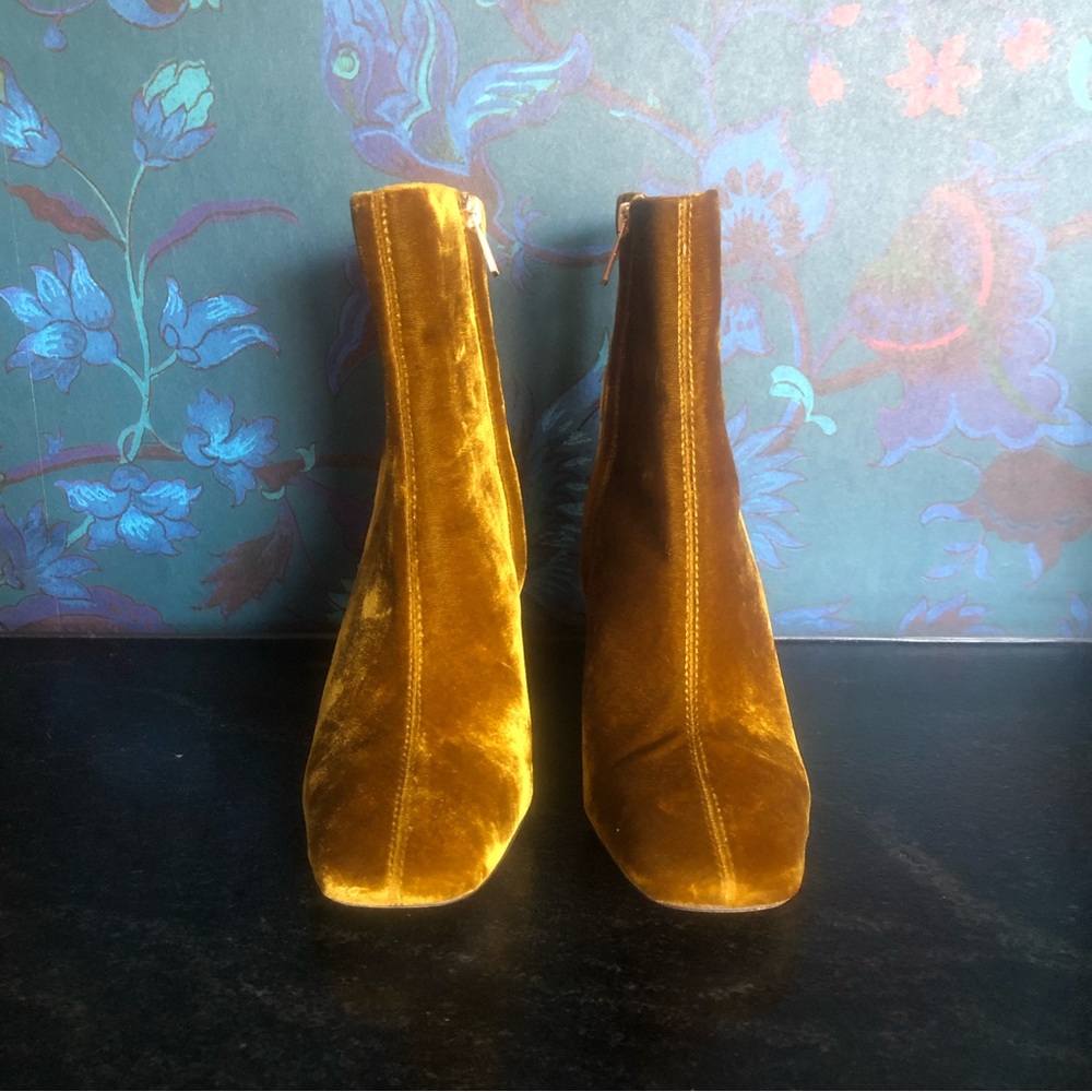 Sam Edelman chartreuse velvet booties SIZE 8.5